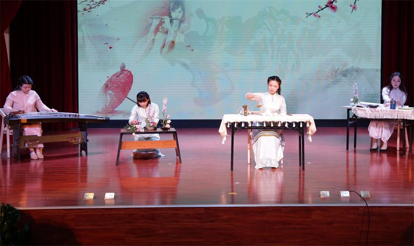 徐州开云官方注册实业集团2019年度工作动员大会---传统文化展示《茶花墨韵》